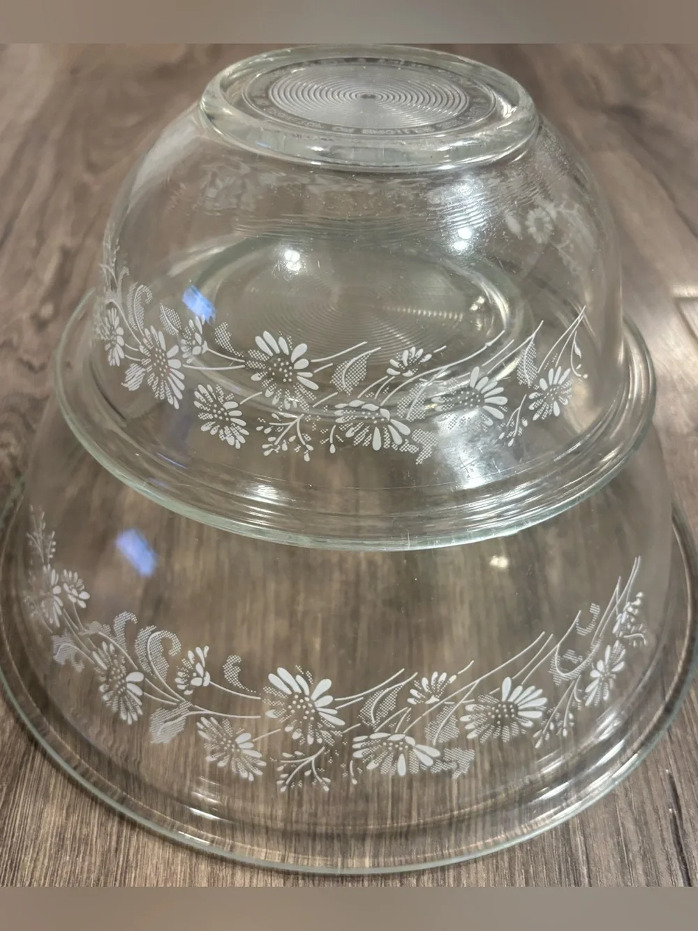 Pyrex Corning USA Colonial Mist Nesting Mixing Bowls Lot of 2  (2.5L & 1L)